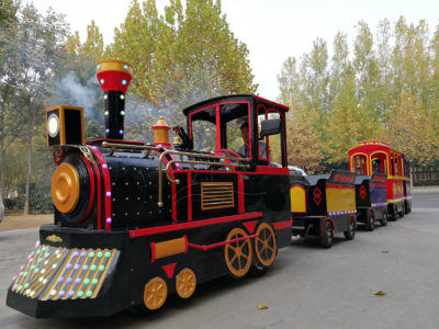 What are the advantages of customized amusement equipment?